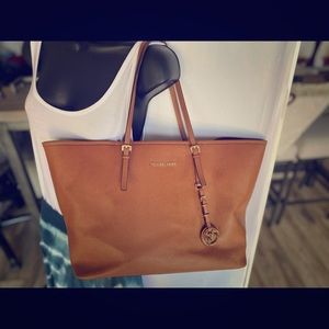 Michael Kors Jet Set Tote